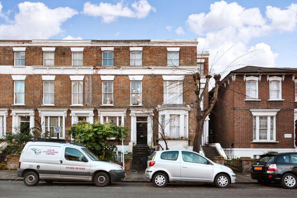 4 bed 1st Floor Flat for rent in Camden Town. From Rochester Place Camden