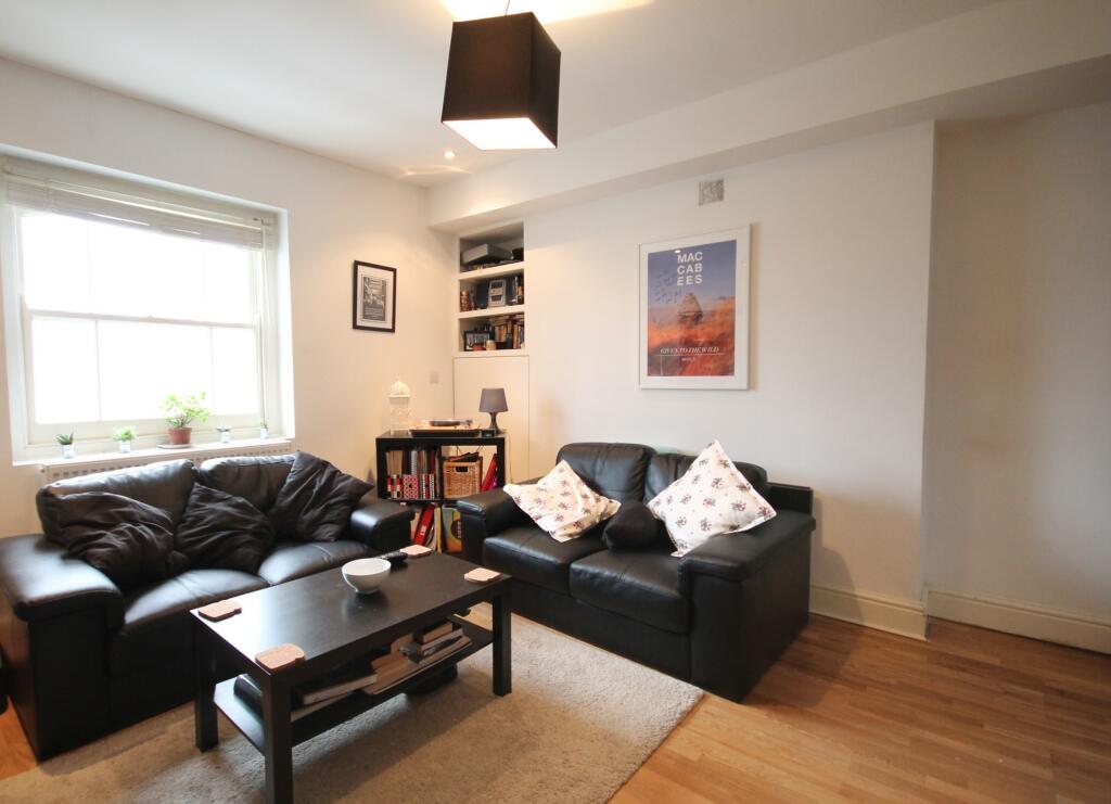 2 bed 1st Floor Flat for rent in Camden Town. From Rochester Place Camden