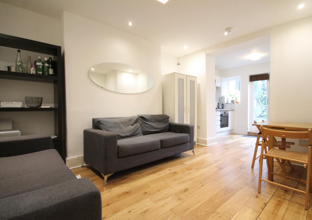 3 bed 1st Floor Flat for rent in Camden Town. From Rochester Place Camden