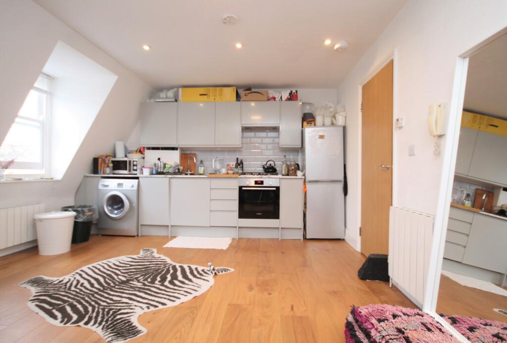 1 bed 1st Floor Flat for rent in Camden Town. From Rochester Place Camden