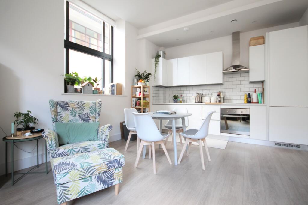 1 bed 1st Floor Flat for rent in Wood Green. From Rochester Place Camden