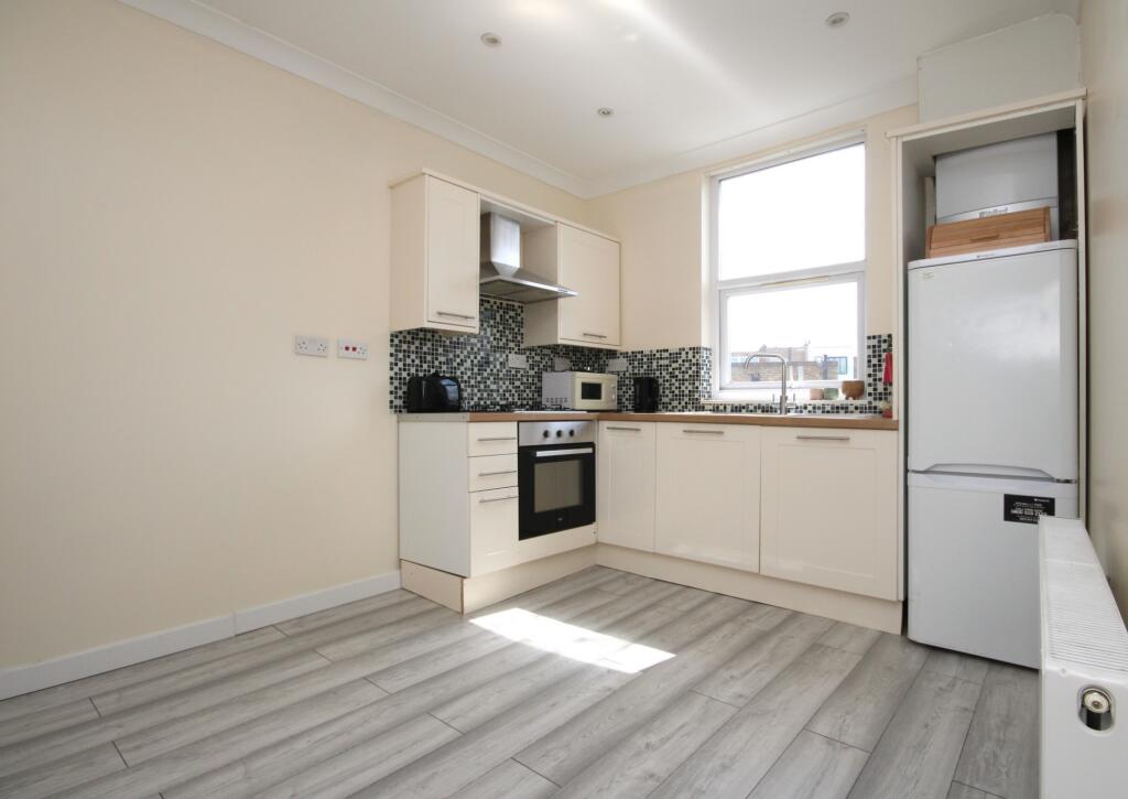 2 bed 1st Floor Flat for rent in Camden Town. From Rochester Place Camden