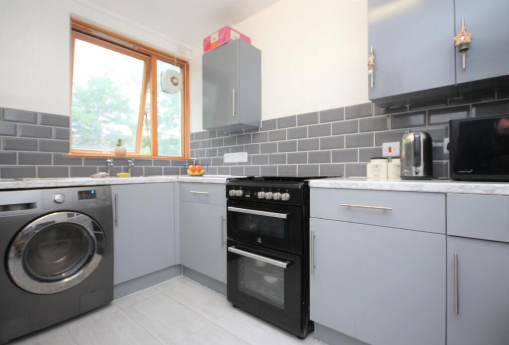 2 bed 1st Floor Flat for rent in Camden Town. From Rochester Place Camden