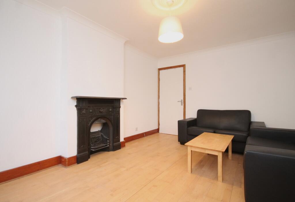 4 bed 1st Floor Flat for rent in Hornsey. From Rochester Place Camden