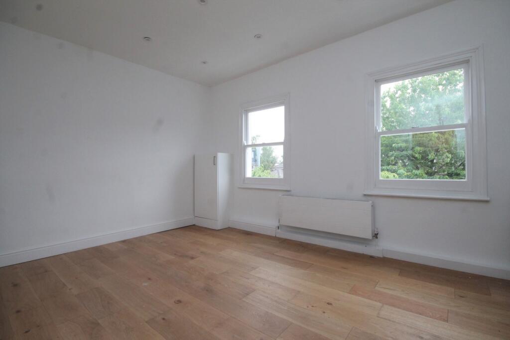 2 bed 1st Floor Flat for rent in Stoke Newington. From Rochester Place Camden