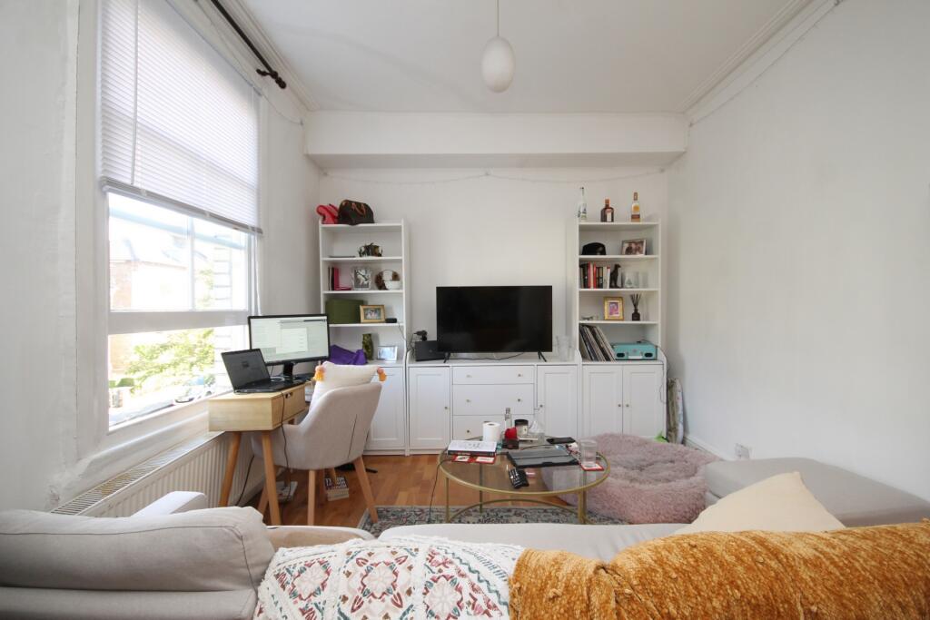 1 bed 1st Floor Flat for rent in Camden Town. From Rochester Place Camden