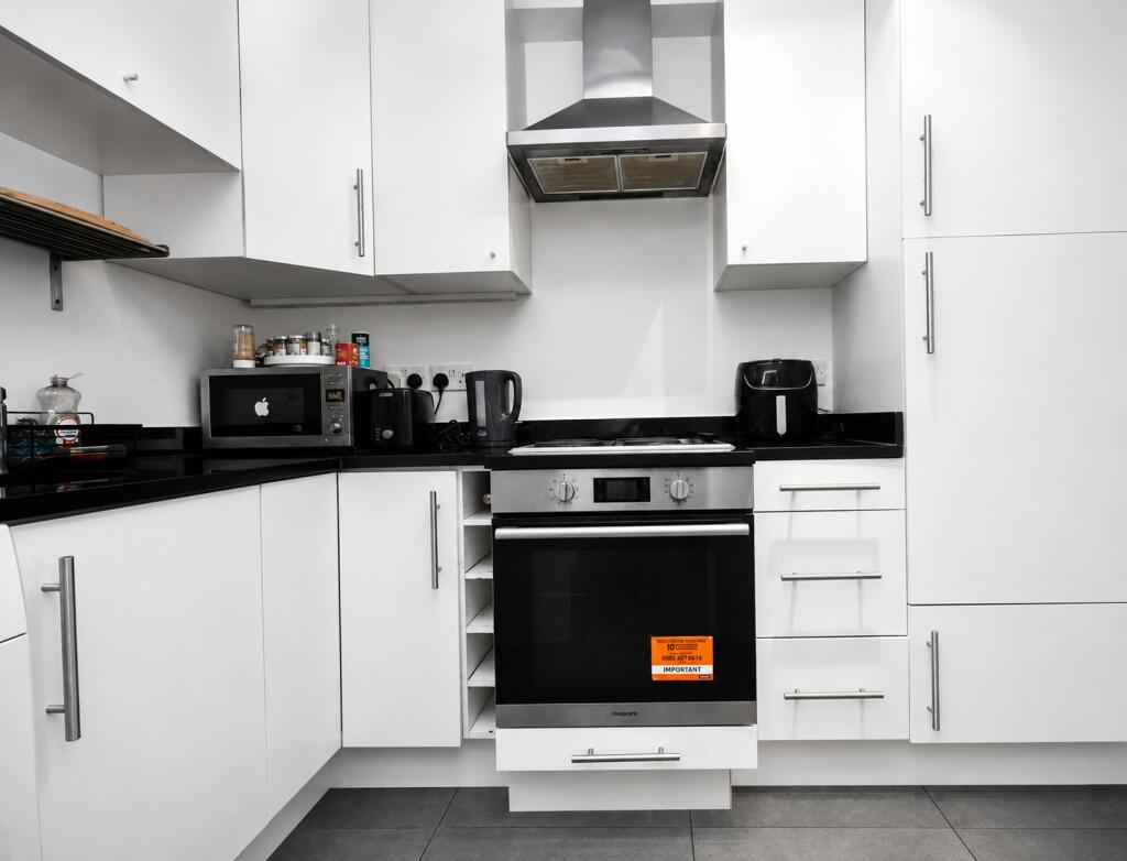 3 bed 1st Floor Flat for rent in Camden Town. From Rochester Place Camden