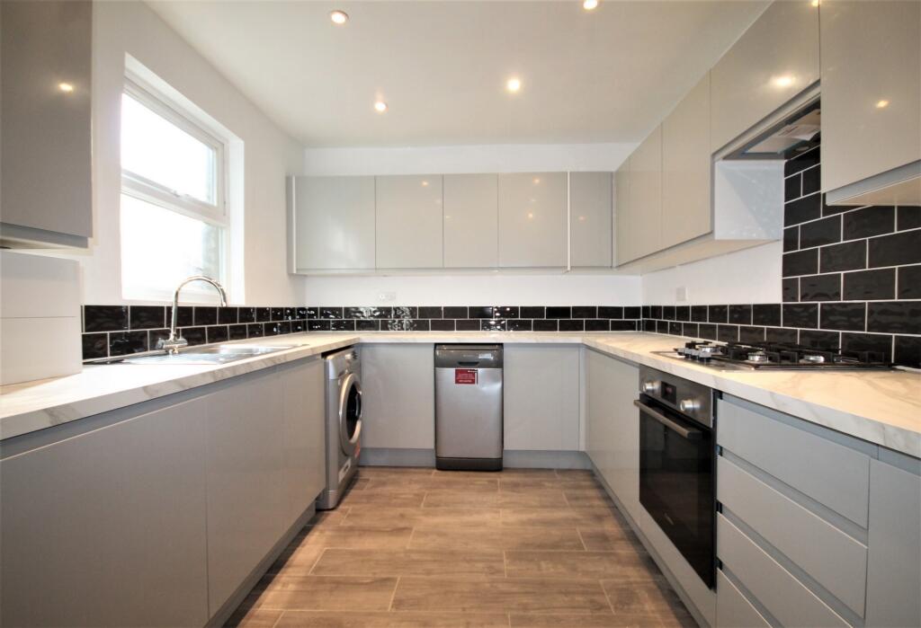 4 bed 1st Floor Flat for rent in Islington. From Rochester Place Camden