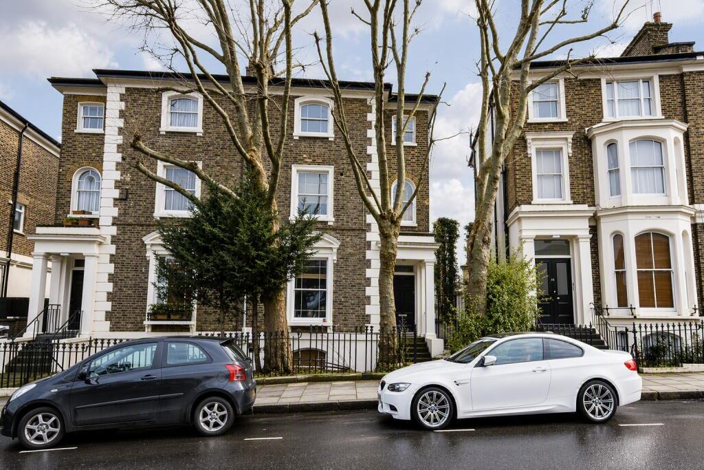 2 bed 1st Floor Flat for rent in Camden Town. From Rochester Place Camden