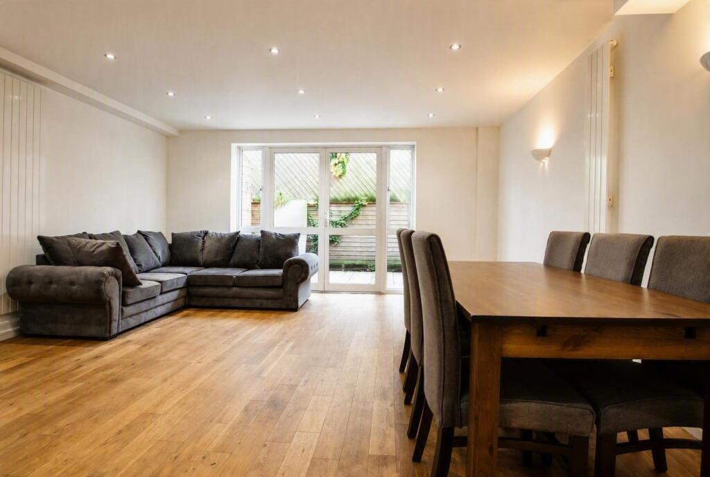 3 bed Annexe for rent in Camden Town. From Rochester Place Camden