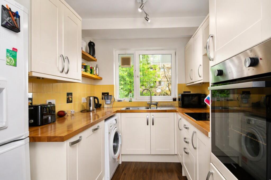 3 bed 1st Floor Flat for rent in Westminster. From Rochester Place Camden