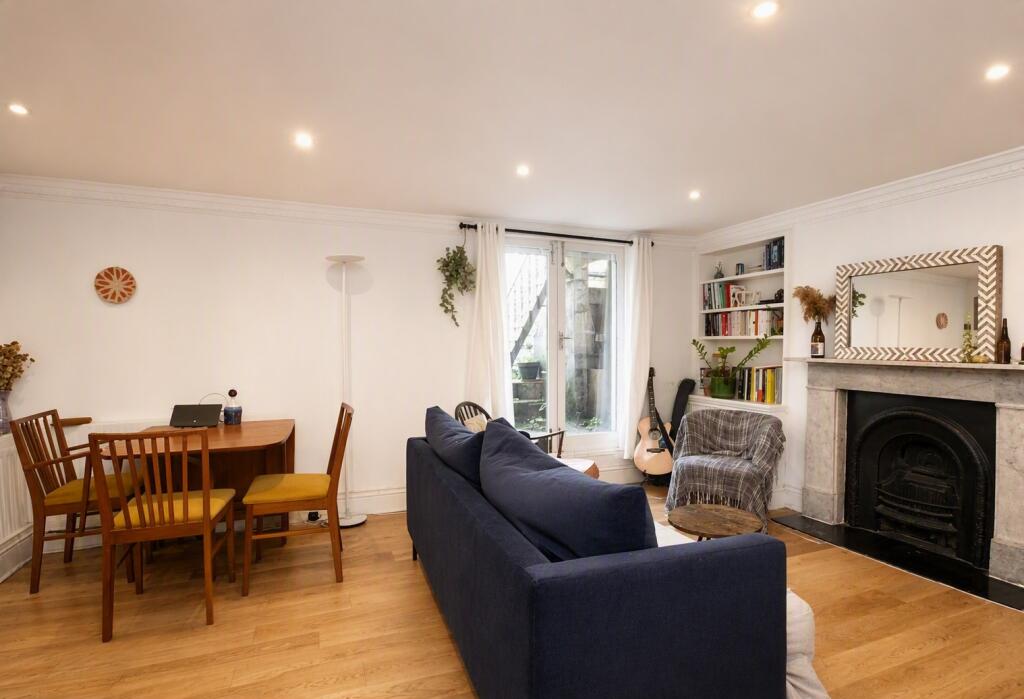2 bed 1st Floor Flat for rent in Stoke Newington. From Rochester Place Camden