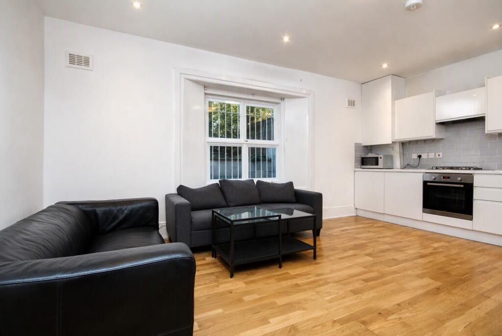 4 bed 1st Floor Flat for rent in Islington. From Rochester Place Camden