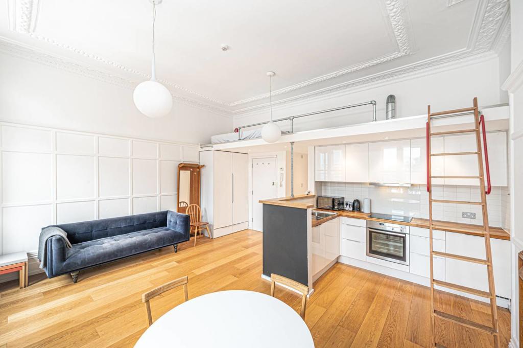 1 bed 1st Floor Flat for rent in Camden Town. From Rochester Place Camden