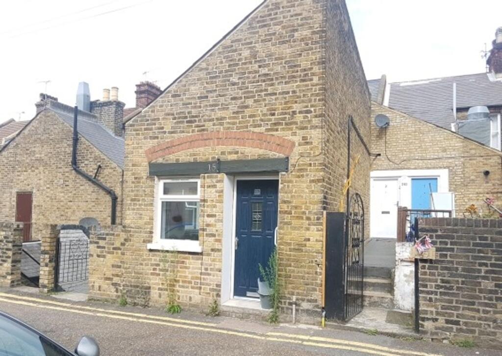 1 bed Apartment for rent in Rochester. From Rochester Lettings - Rochester