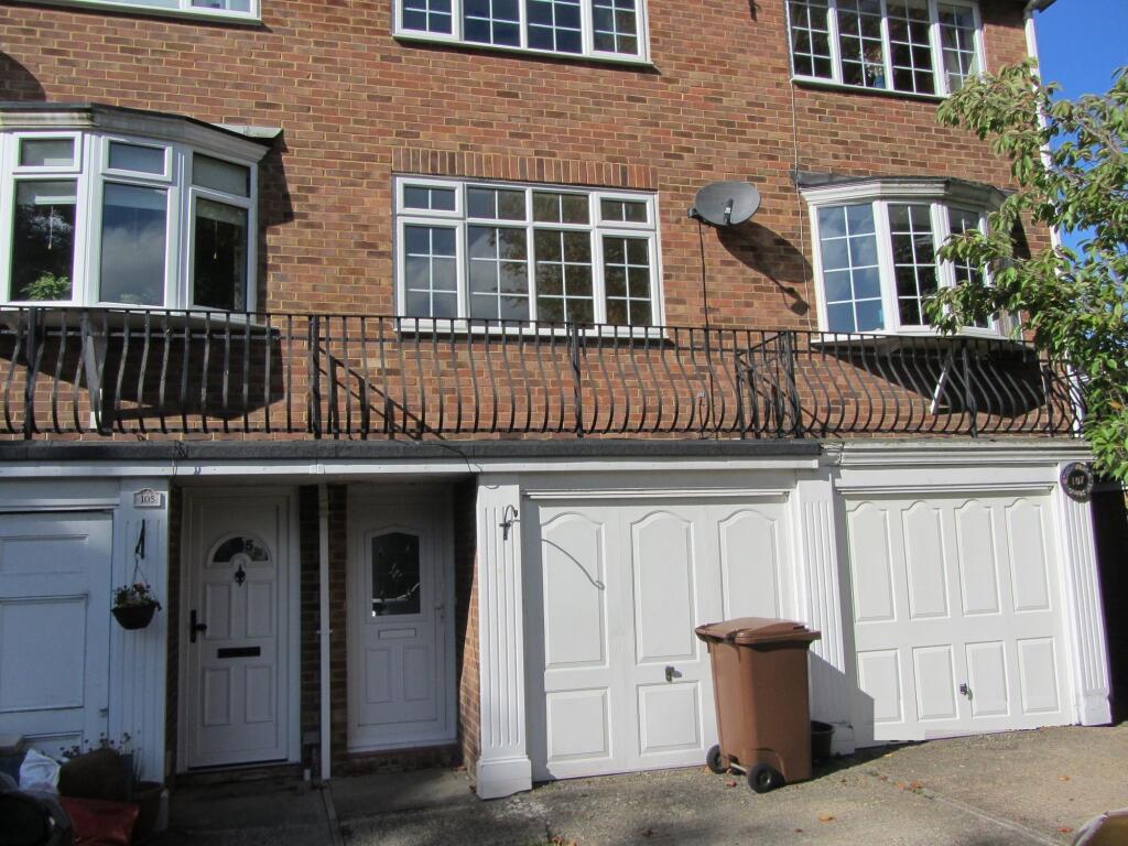 3 bed Mid Terraced House for rent in Gillingham. From Rochester Lettings - Rochester