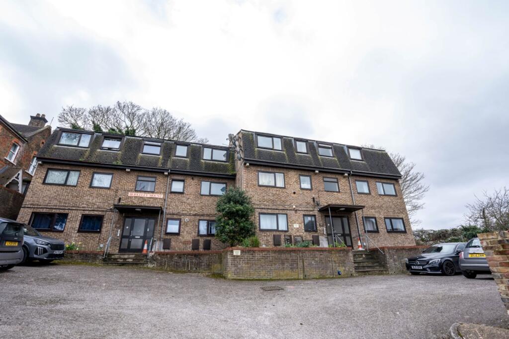 2 bed 1st Floor Flat for rent in Chatham. From Rochester Lettings - Rochester