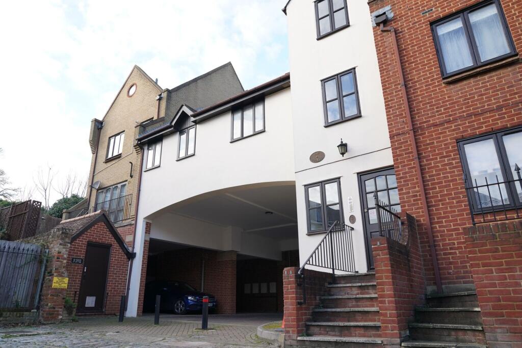 1 bed Apartment for rent in Wouldham. From Rochester Lettings - Rochester