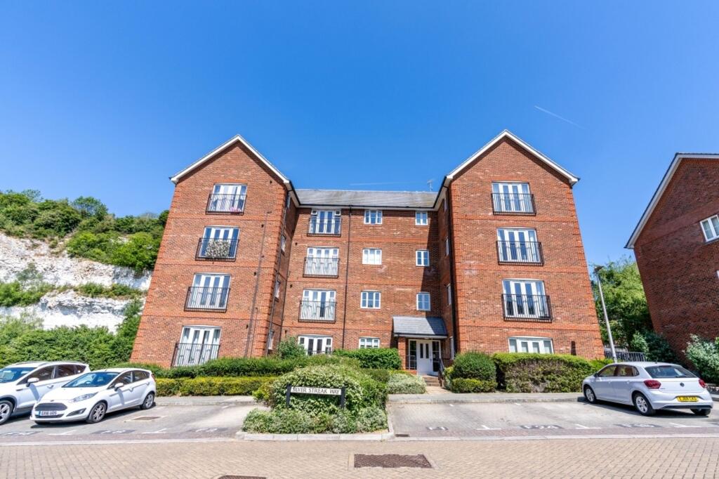 2 bed 1st Floor Flat for rent in Rochester. From Rochester Lettings - Rochester