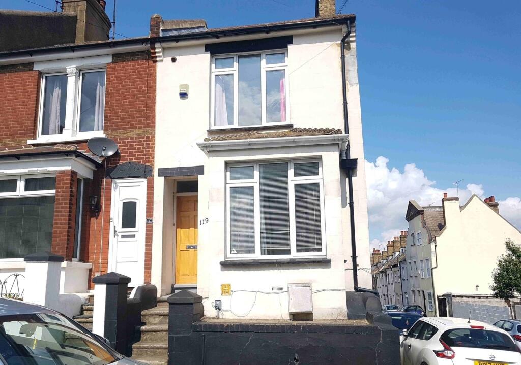 3 bed End of Terrace for rent in Rochester. From Rochester Lettings - Rochester