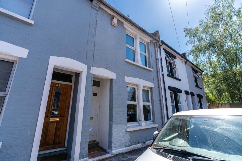 3 bed Mid Terraced House for rent in Wouldham. From Rochester Lettings - Rochester