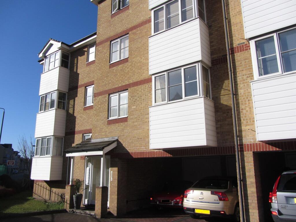 2 bed Apartment for rent in Wouldham. From Rochester Lettings - Rochester