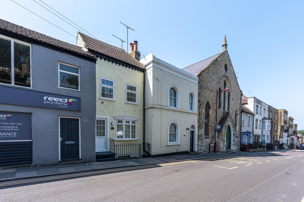 3 bed Mid Terraced House for rent in Wouldham. From Rochester Lettings - Rochester
