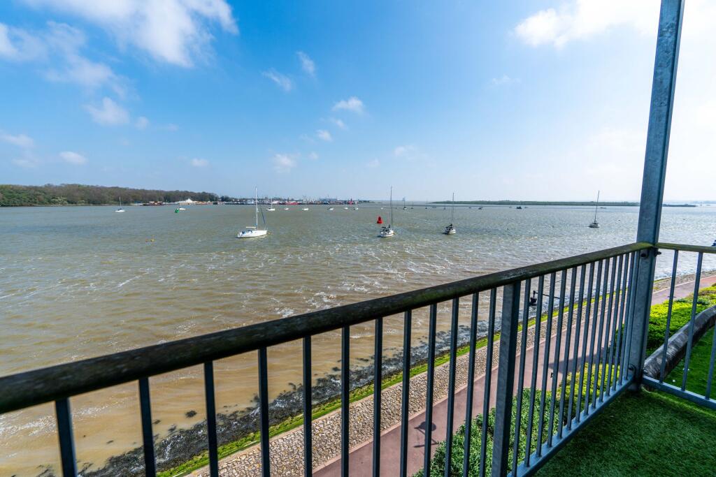 2 bed Apartment for rent in Chatham. From Rochester Lettings - Rochester