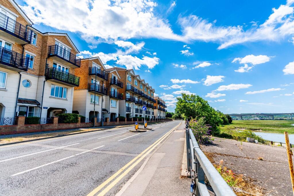 2 bed Apartment for rent in Wouldham. From Rochester Lettings - Rochester