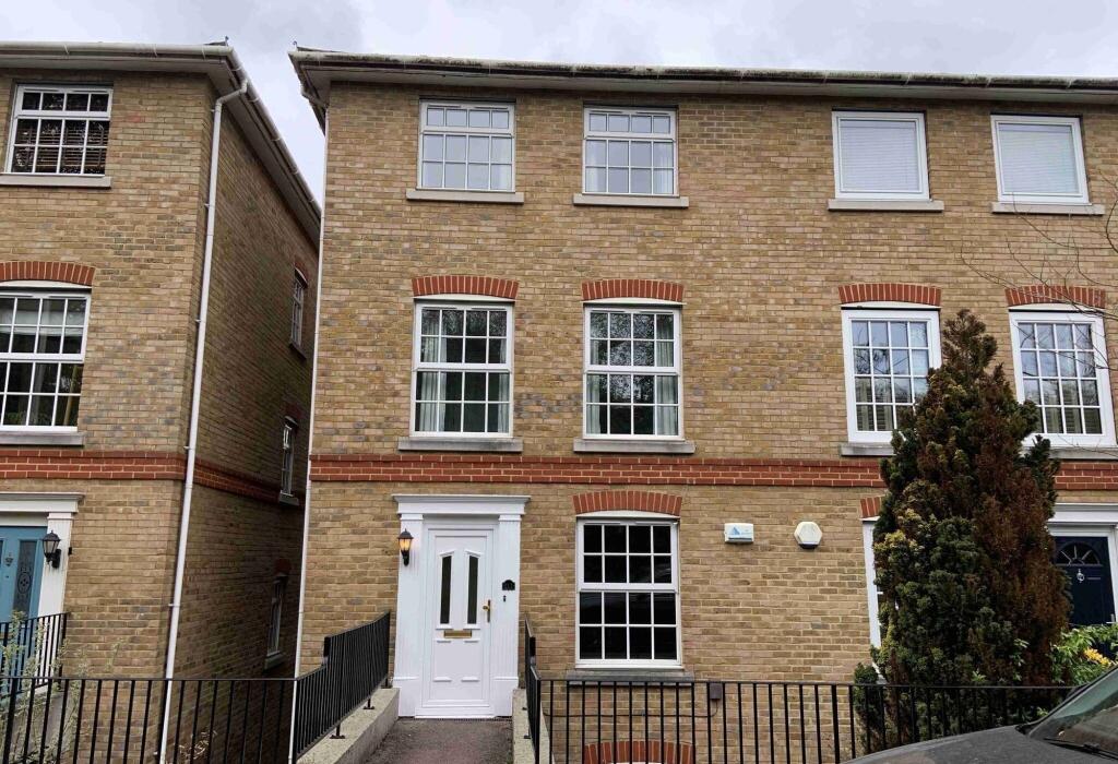 4 bed Semi Detached for rent in Wouldham. From Rochester Lettings - Rochester 4 bed Semi Detached for rent in Wouldham. From Rochester Lettings - Rochester