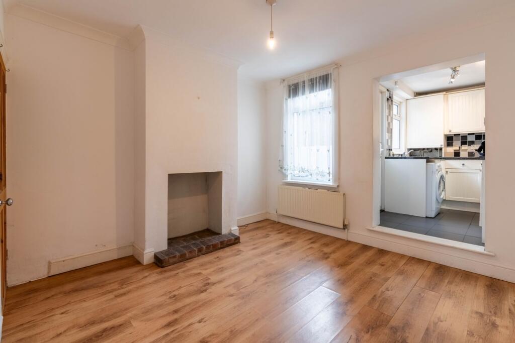2 bed Mid Terraced House for rent in Wouldham. From Rochester Lettings - Rochester