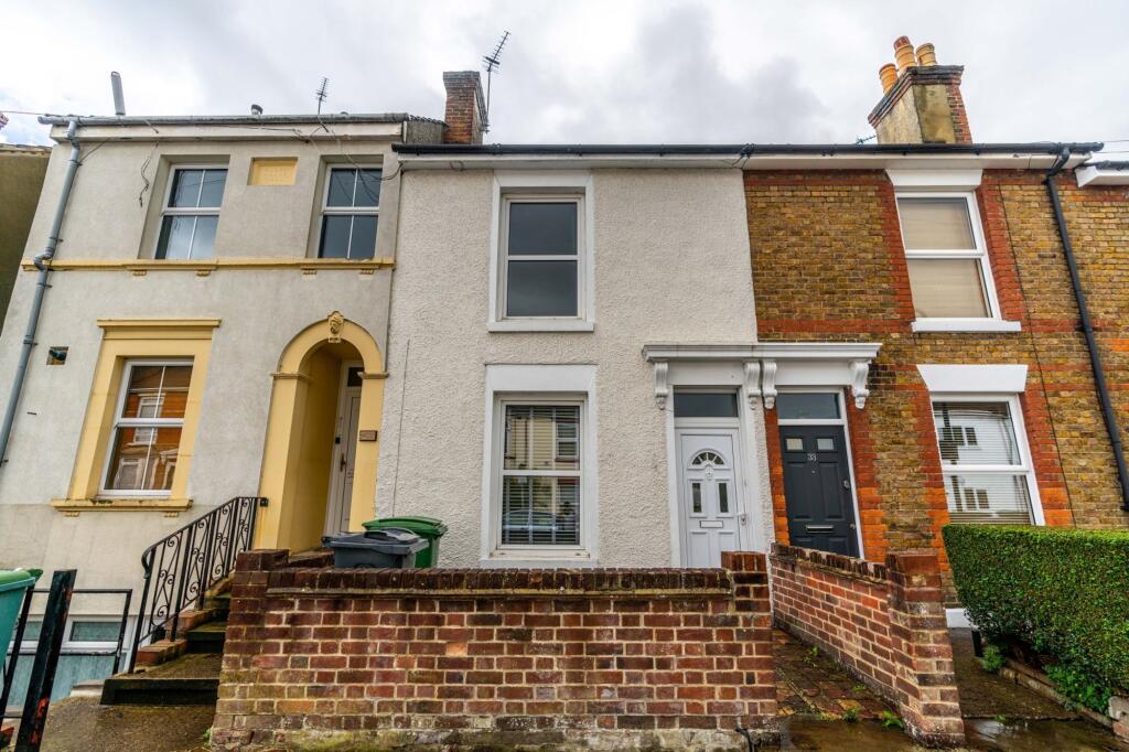 3 bed Mid Terraced House for rent in Maidstone. From Rochester Lettings - Rochester 3 bed Mid Terraced House for rent in Maidstone. From Rochester Lettings - Rochester