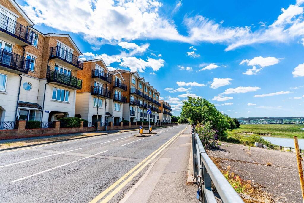 2 bed 1st Floor Flat for rent in Rochester. From Rochester Lettings - Rochester