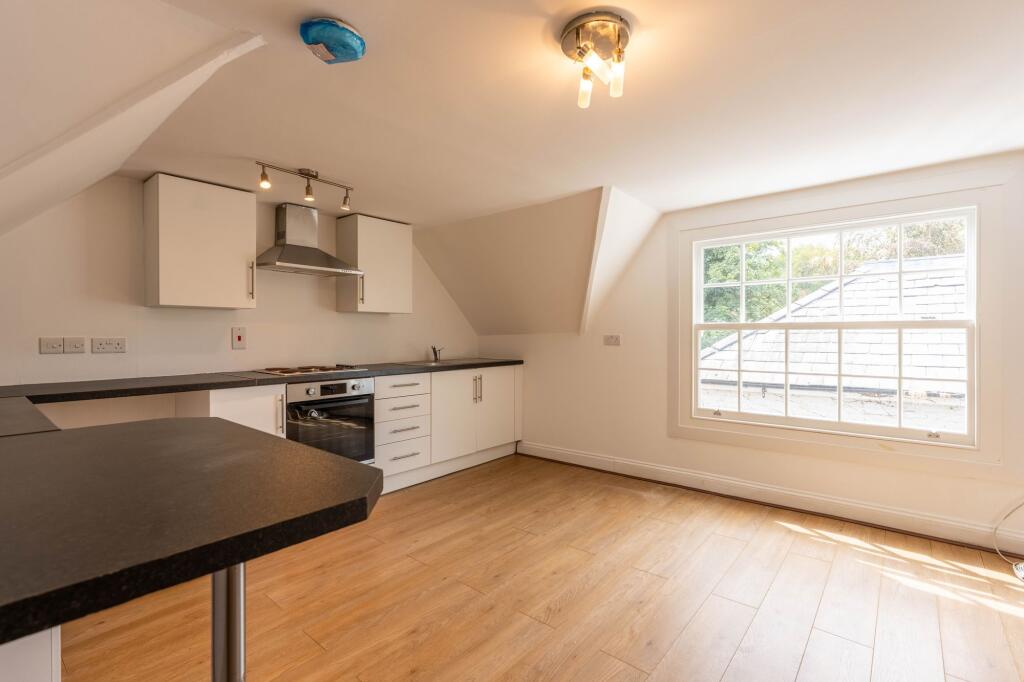 2 bed 1st Floor Flat for rent in Wouldham. From Rochester Lettings - Rochester