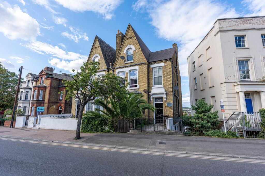 1 bed Apartment for rent in Wouldham. From Rochester Lettings - Rochester