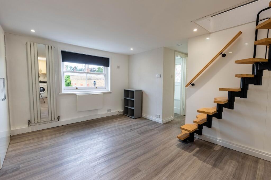 1 bed 1st Floor Flat for rent in Wouldham. From Rochester Lettings - Rochester