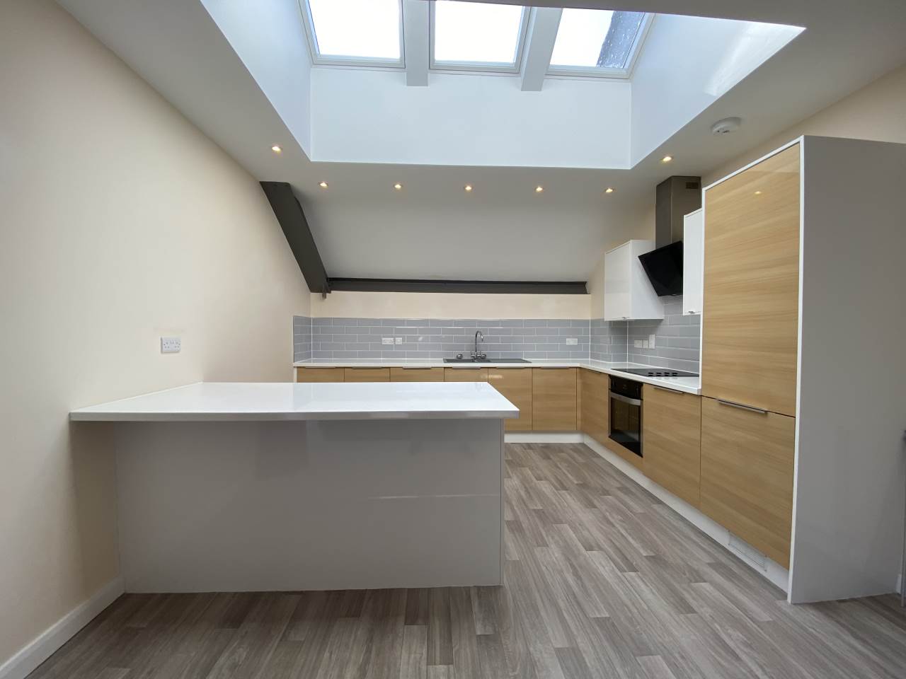 2 bed Penthouse for rent in Oakhill. From Lettings-R-Us Frome