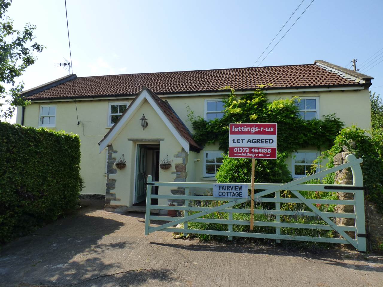 4 bed Detached House for rent in Easton. From Lettings-R-Us Frome