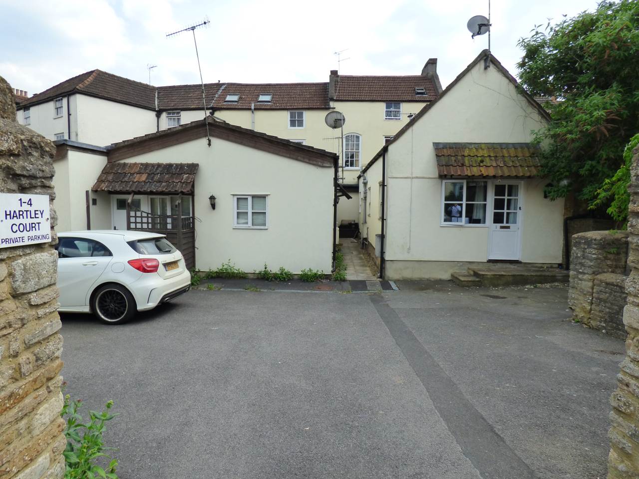 1 bed House (unspecified) for rent in Frome. From Lettings-R-Us Frome