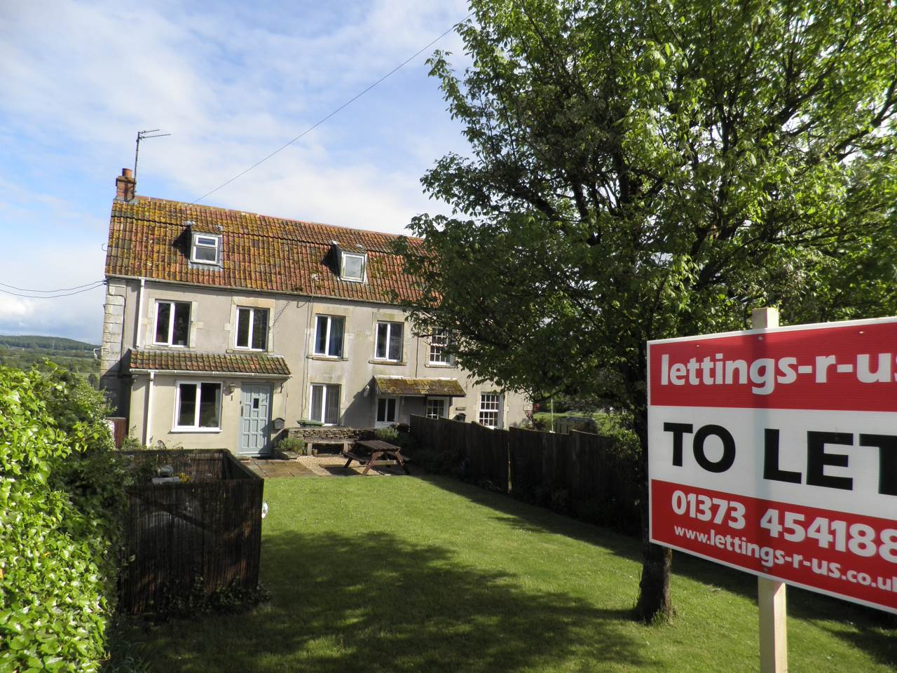 3 bed House (unspecified) for rent in Frome. From lettings-r-us - Frome