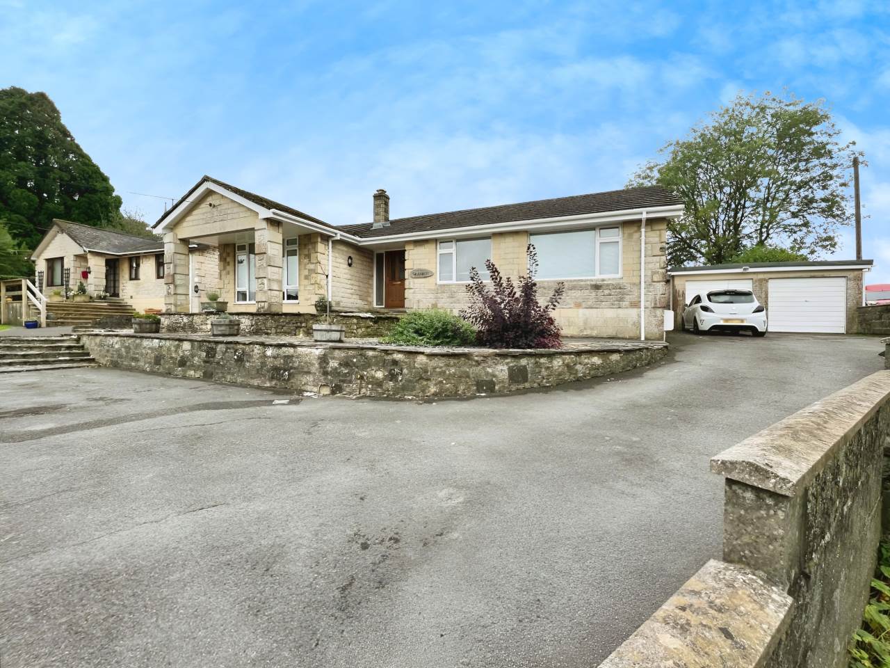 3 bed Detached bungalow for rent in Coleford. From lettings-r-us - Frome