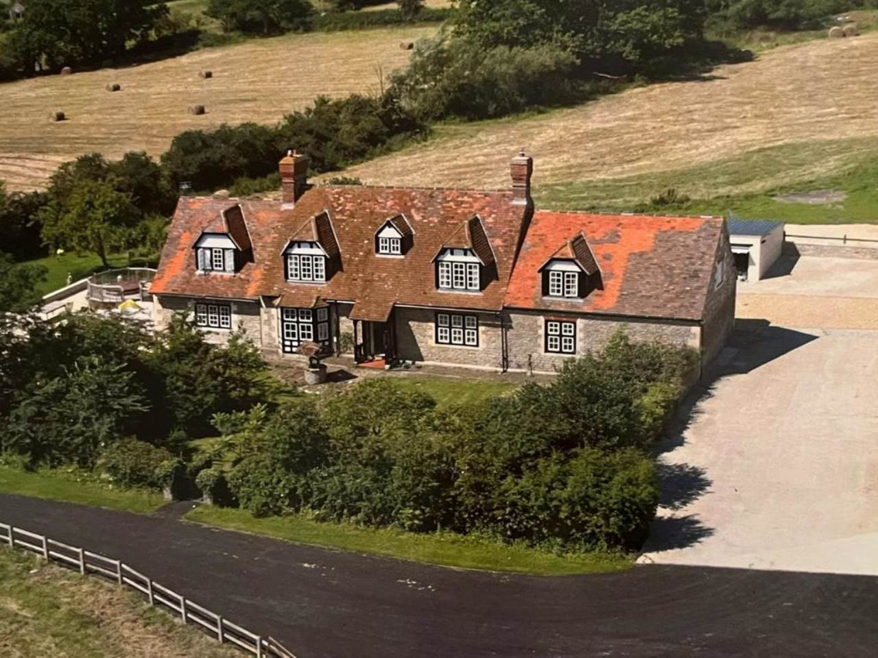 5 bed Detached for rent in Dilton Marsh. From lettings-r-us - Frome