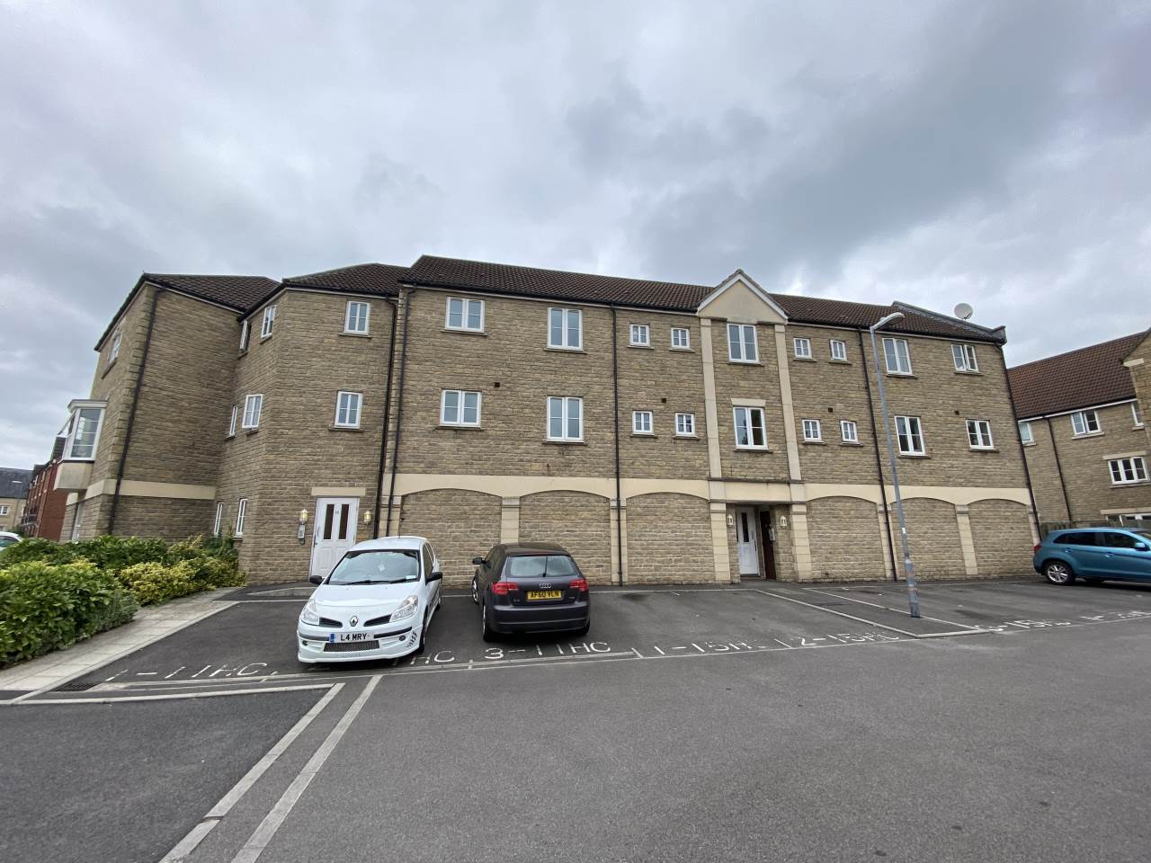 2 bed 1st Floor Flat for rent in Frome. From lettings-r-us - Frome