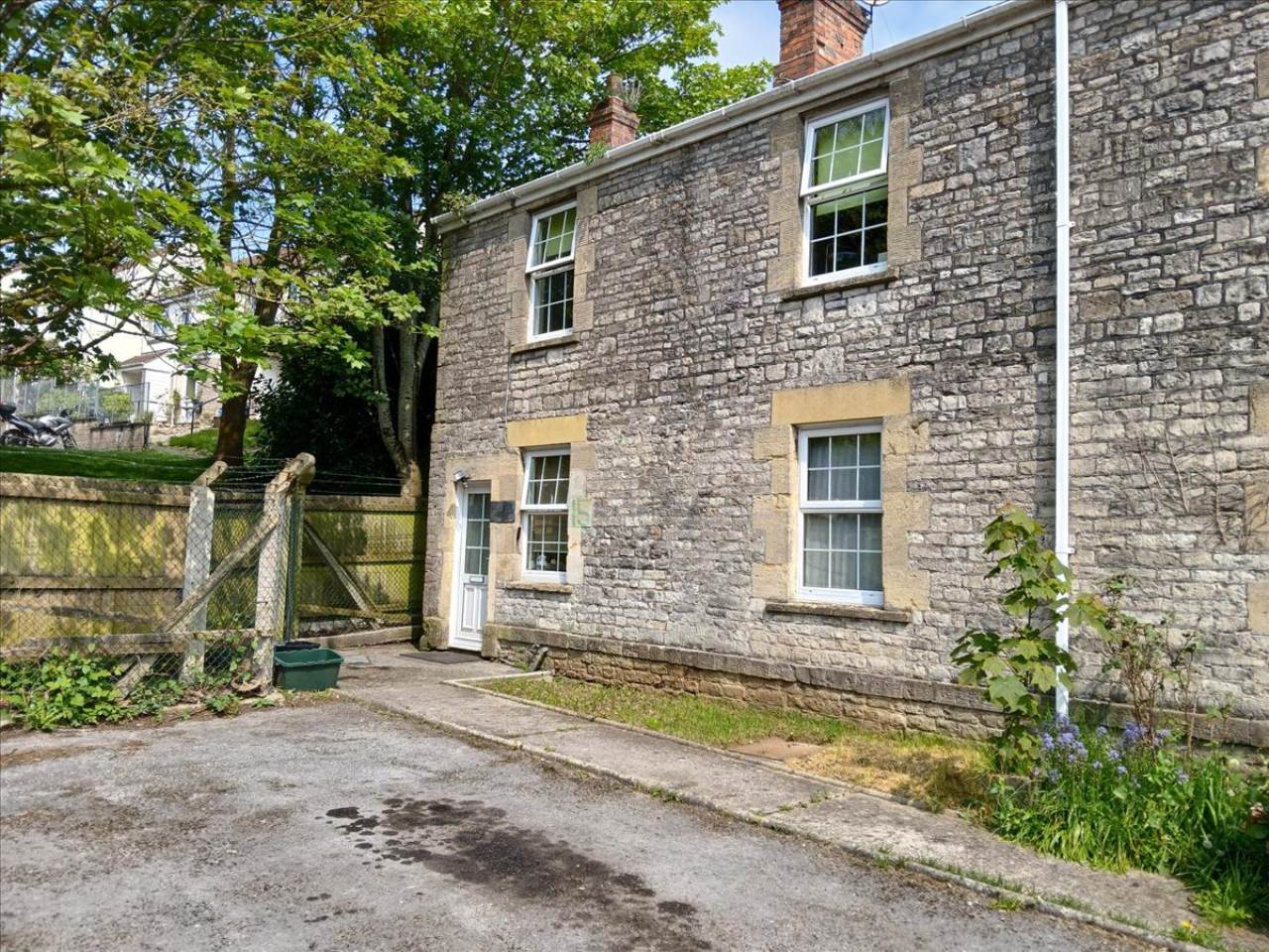 2 bed Semi Detached for rent in Shepton Mallet. From lettings-r-us - Frome 2 bed Semi Detached for rent in Shepton Mallet. From lettings-r-us - Frome