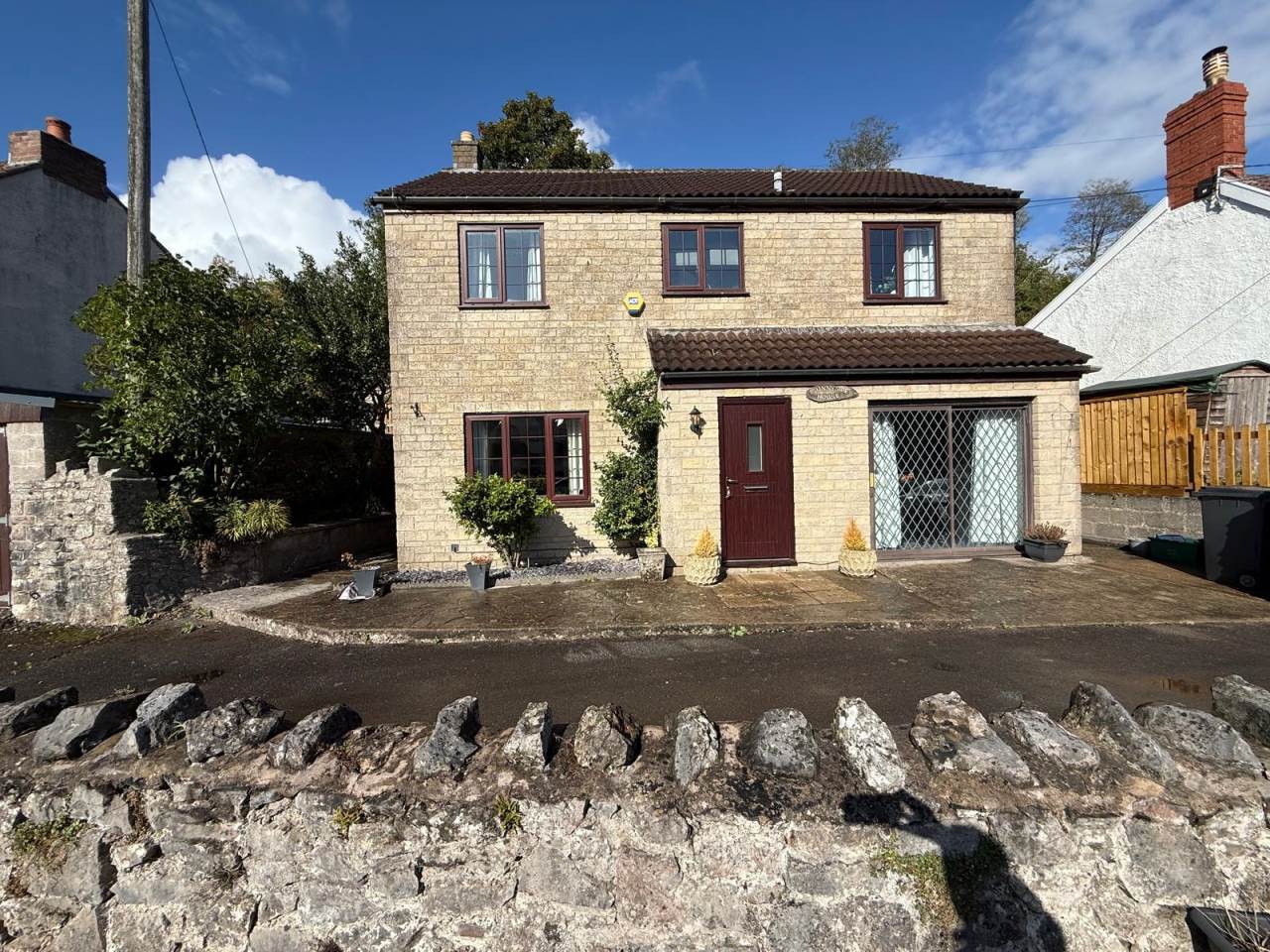 4 bed Detached for rent in Gurney Slade. From lettings-r-us - Frome