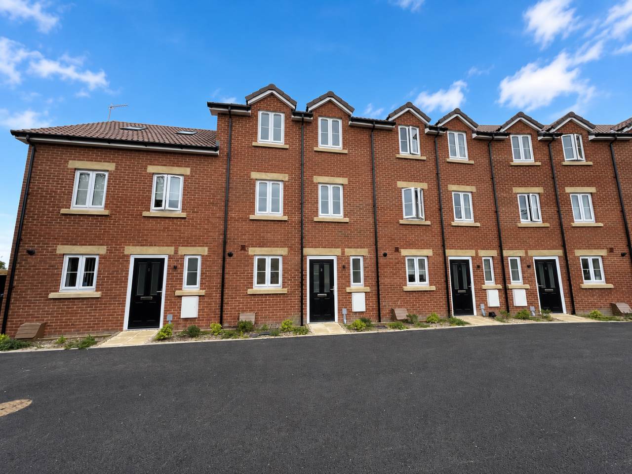 4 bed Mid Terraced House for rent in West Ashton. From lettings-r-us - Frome