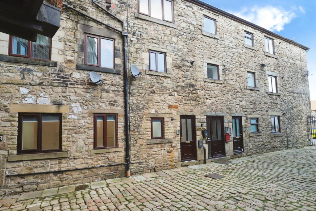 2 bed Apartment for rent in Ramsbottom. From Kristian Allan - Bury