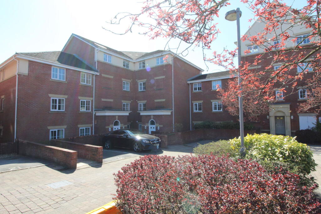 2 bed Apartment for rent in Bury. From Kristian Allan - Bury