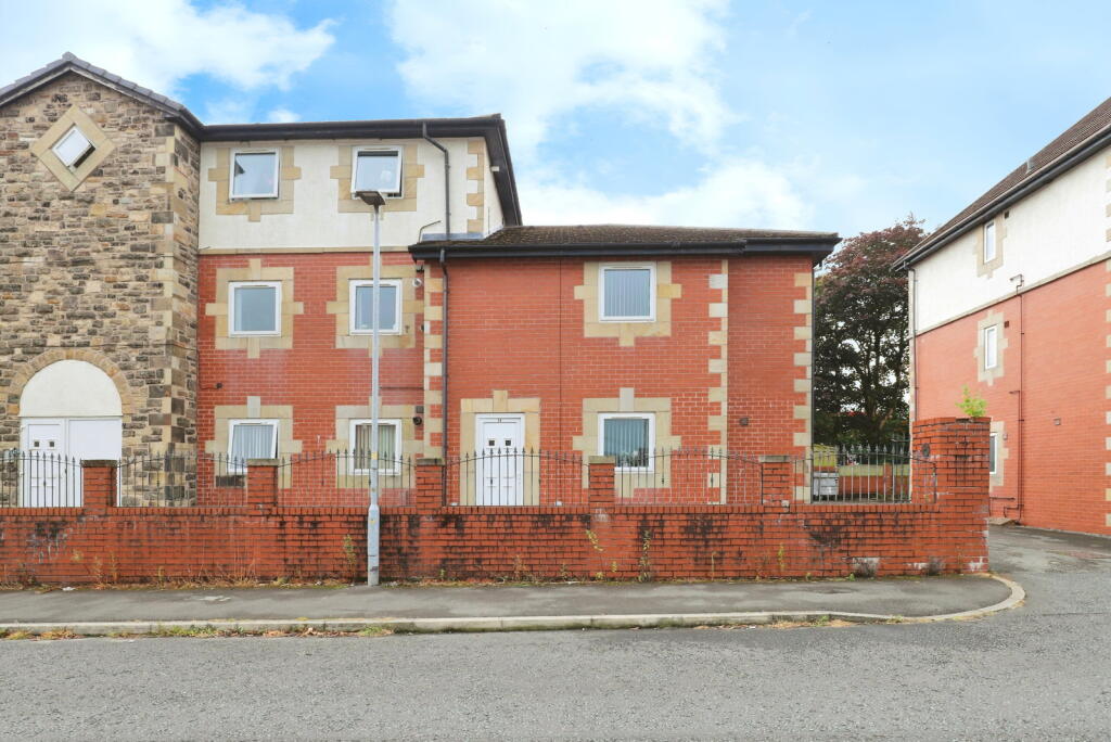 2 bed Apartment for rent in Affetside. From Kristian Allan - Bury
