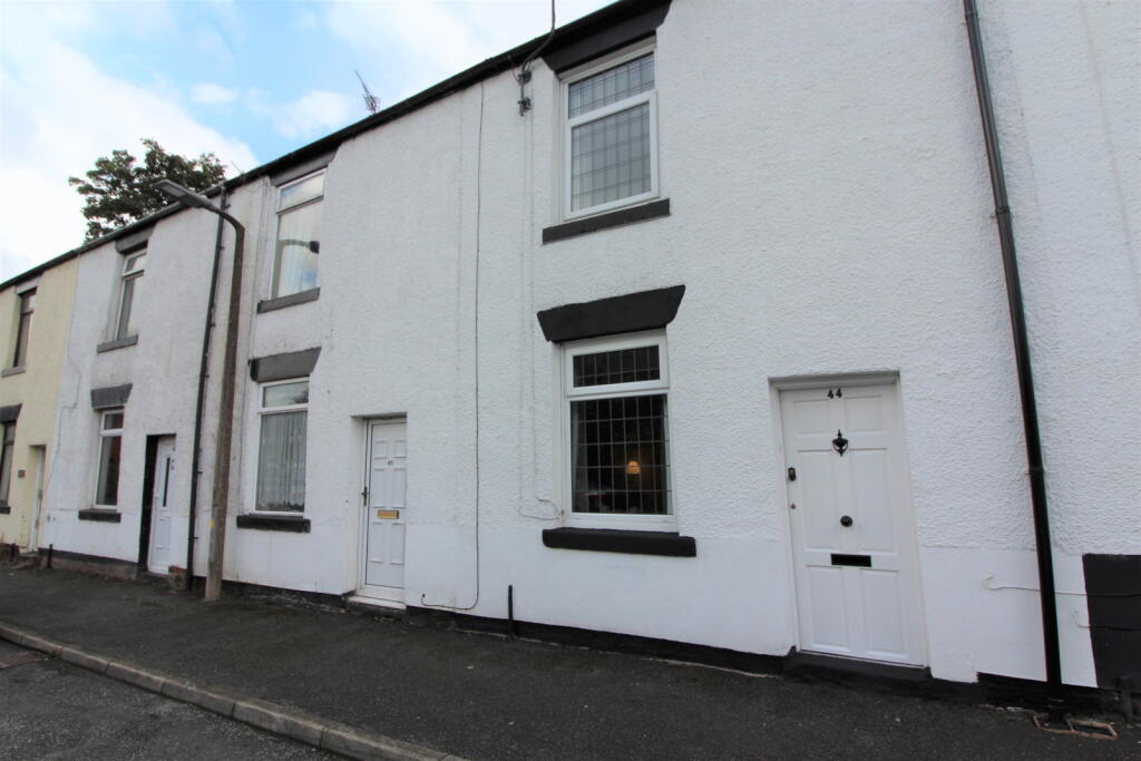 2 bed Mid Terraced House for rent in Affetside. From Kristian Allan - Bury 2 bed Mid Terraced House for rent in Affetside. From Kristian Allan - Bury
